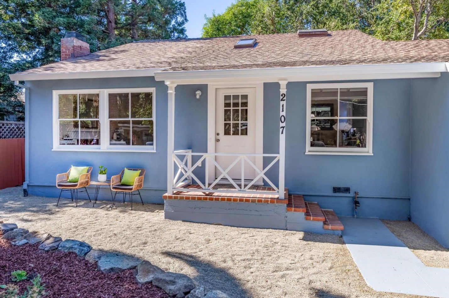 2107 Menalto Ave, Menlo Park, CA 94025-2558