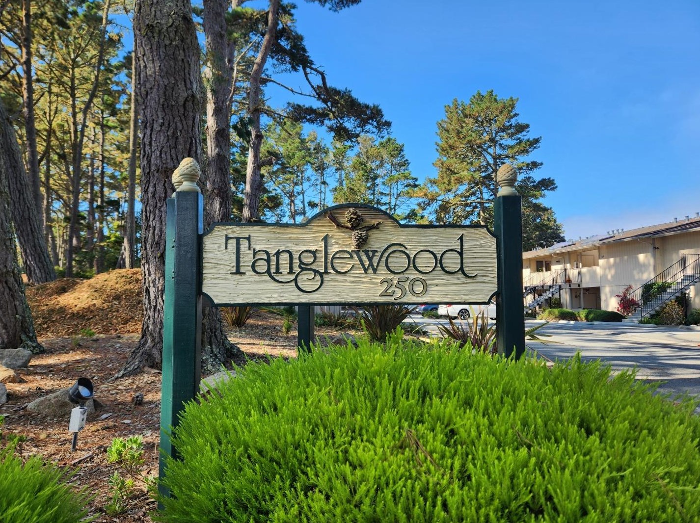 250 Forest Ridge Rd, Monterey CA  93940-4138 exterior