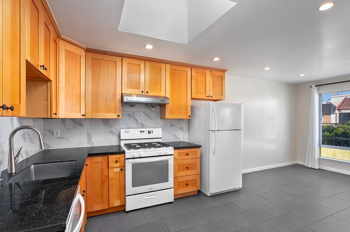 330 24th Ave, San Francisco, CA 94121