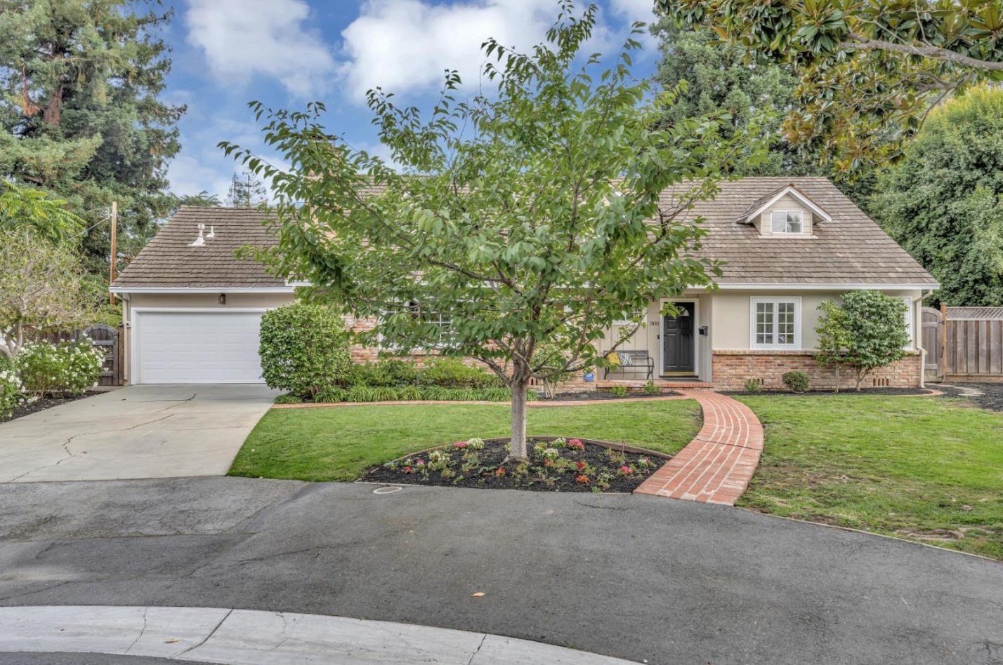 300 Claire Pl, Menlo Park, CA 94025-5354
