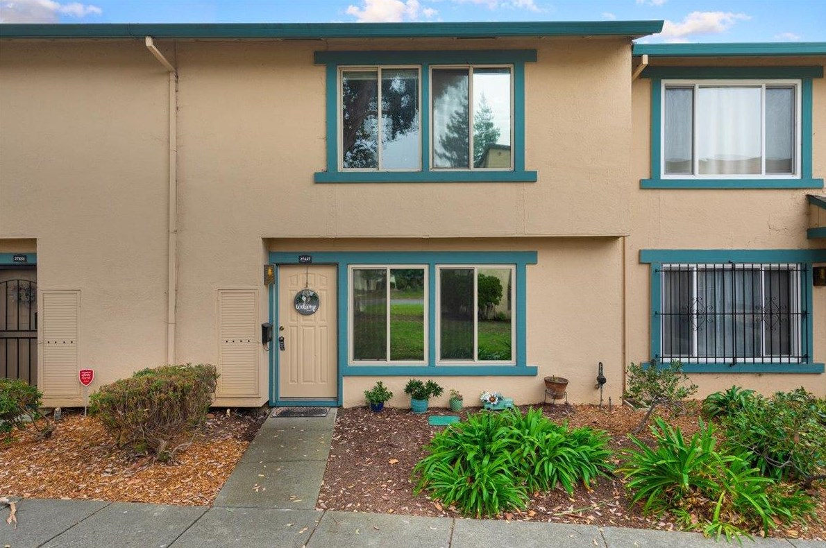 27447 Ponderosa Ct, Hayward, CA 94545