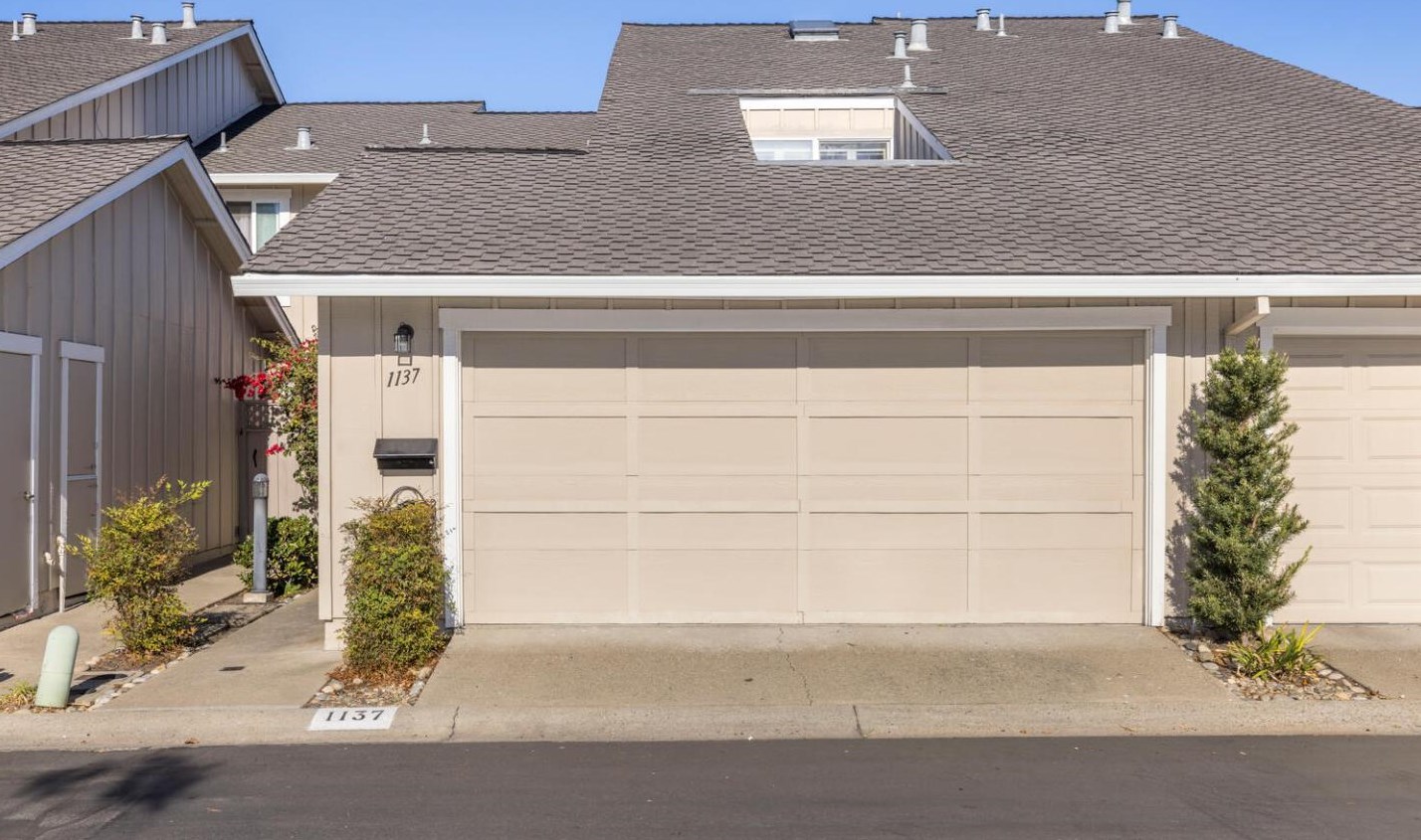 1137 Nimitz Ln, San Mateo, CA 94404