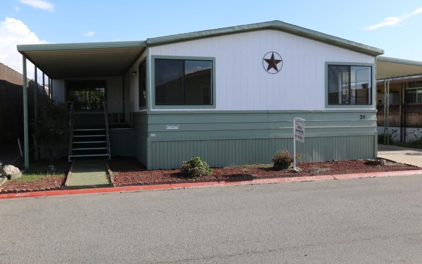 255 E Bolivar St 24, Salinas, CA 93906