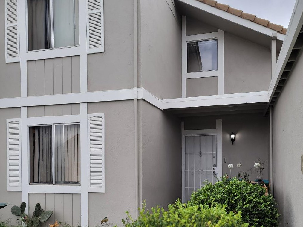 1686 Cherokee Dr, Salinas CA  93906-2326 exterior