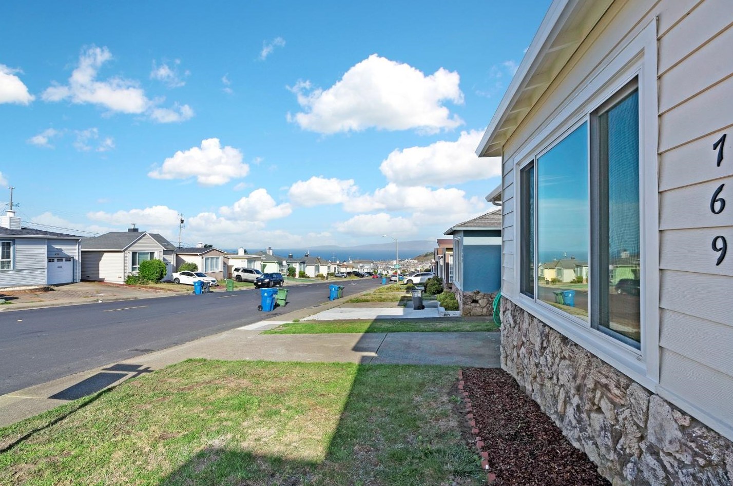 769 Skyline Dr, Daly City, CA 94015
