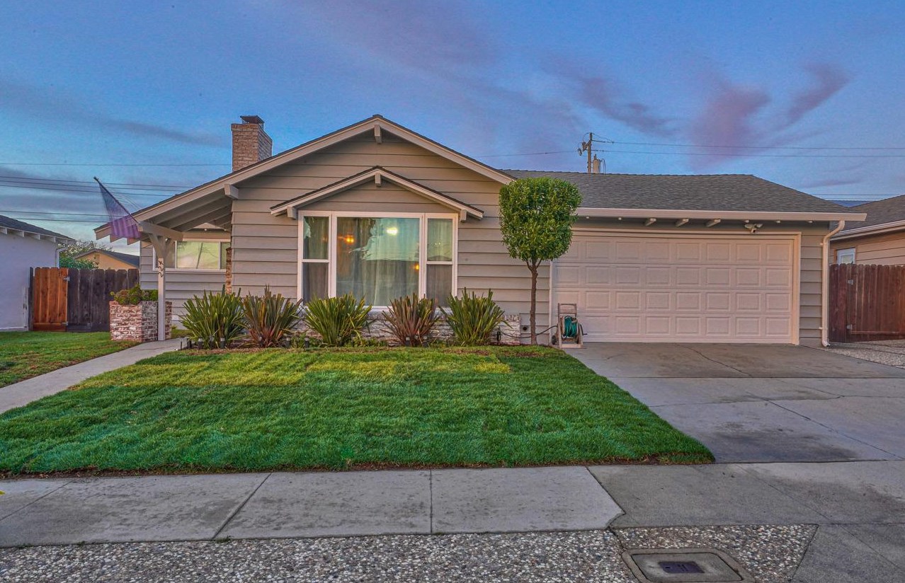 224 Larkspur Dr, Salinas, CA 93906-3805