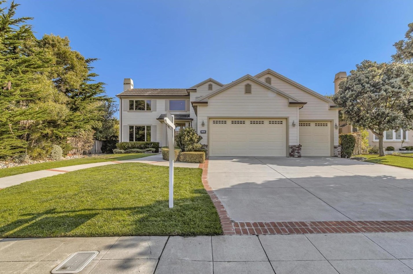 120 Spyglass Ln, Princeton by the Sea, CA 94019