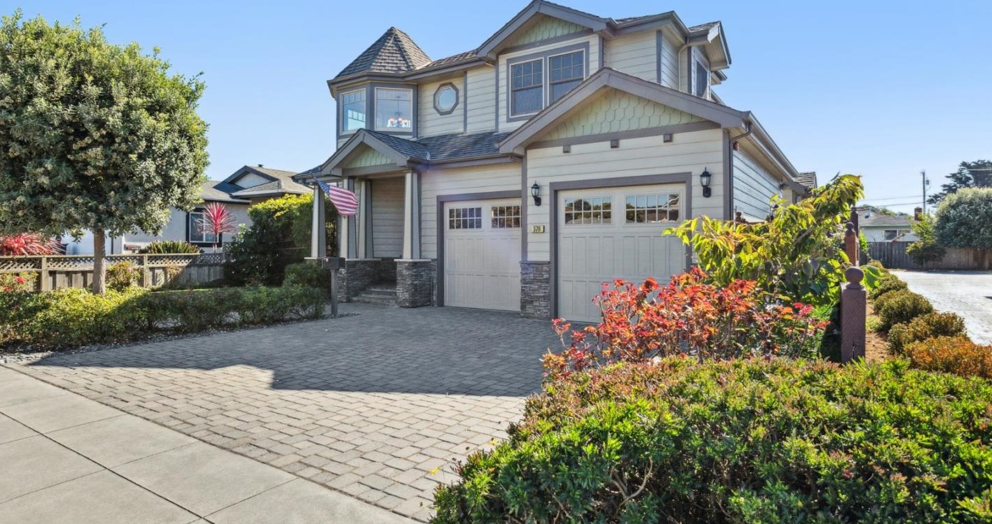 576 Myrtle St, Princeton by the Sea, CA 94019