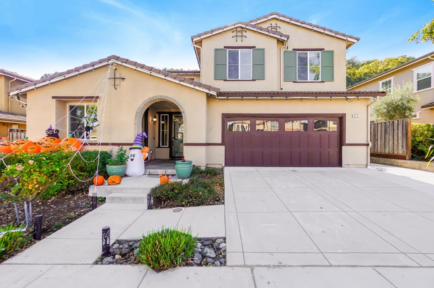 9741 Rancho Hills Dr, Gilroy, CA 95020