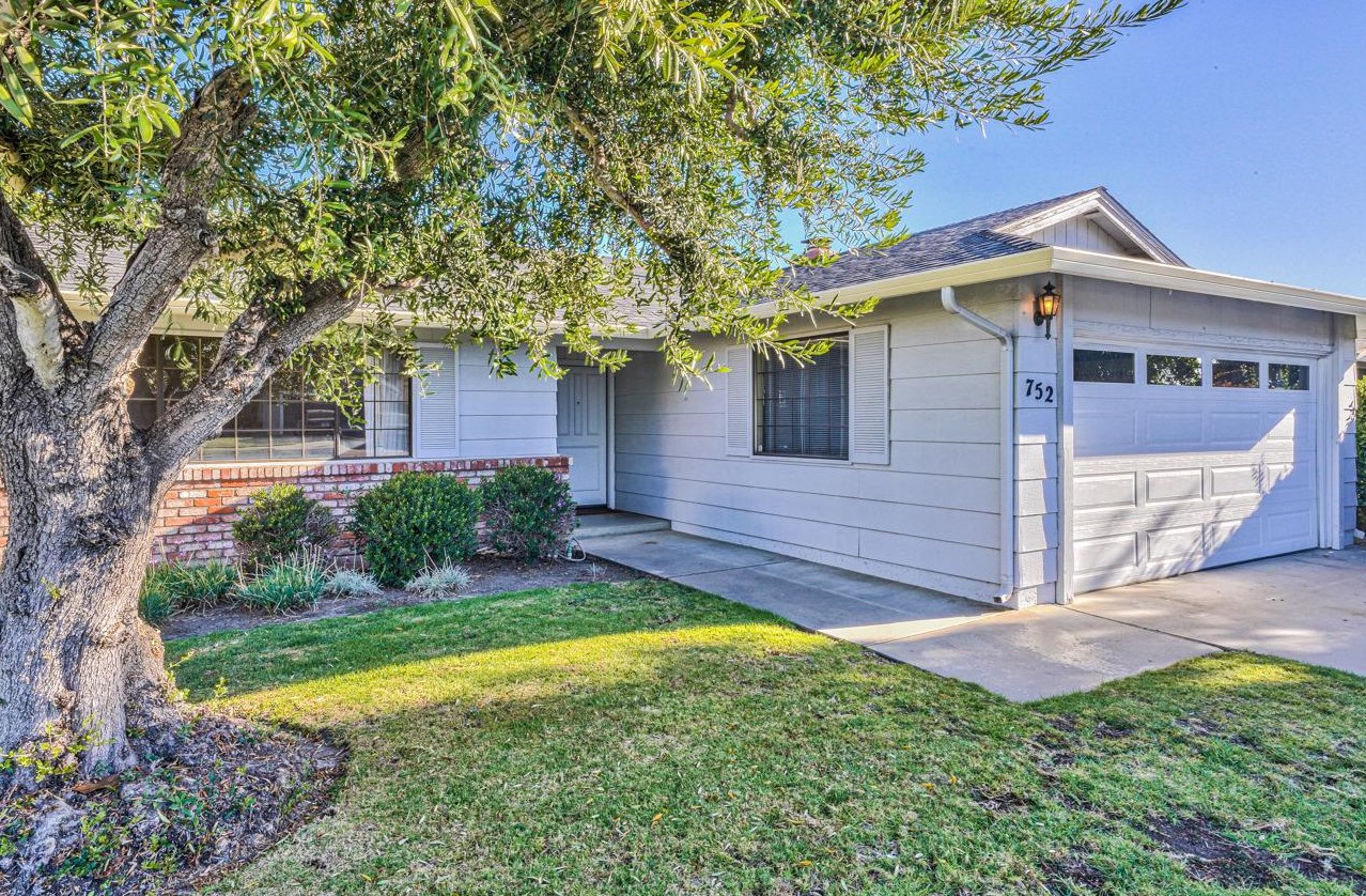 752 San Jacinto Dr, Salinas, CA 93901-1037