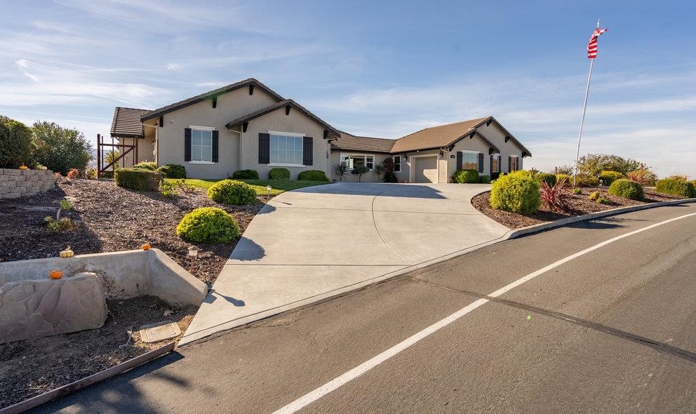 4025 Ashford Cir, Hollister, CA 95023