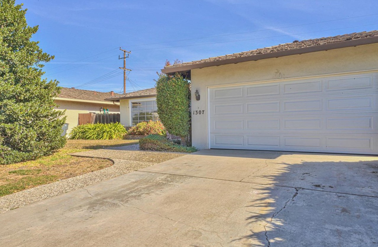 1307 Primavera St, Salinas, CA 93901
