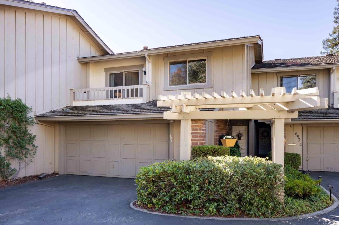 694 Sand Hill Cir, Menlo Park, CA 94025-7109