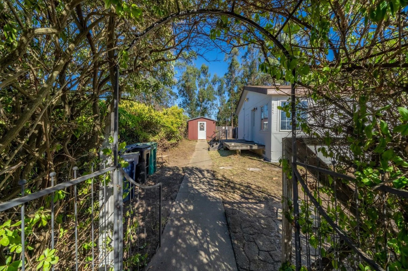 8645 Archer Rd, Salinas CA  93907-8791 exterior