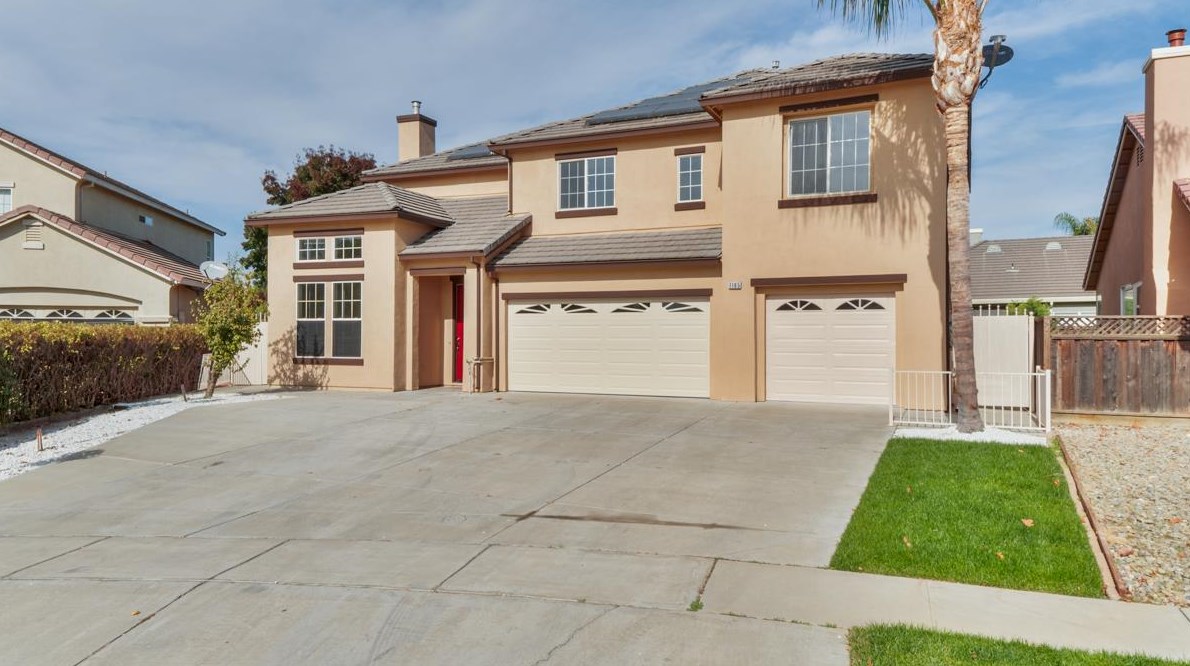 1165 Walnut Creek Dr, Newman, CA 95360