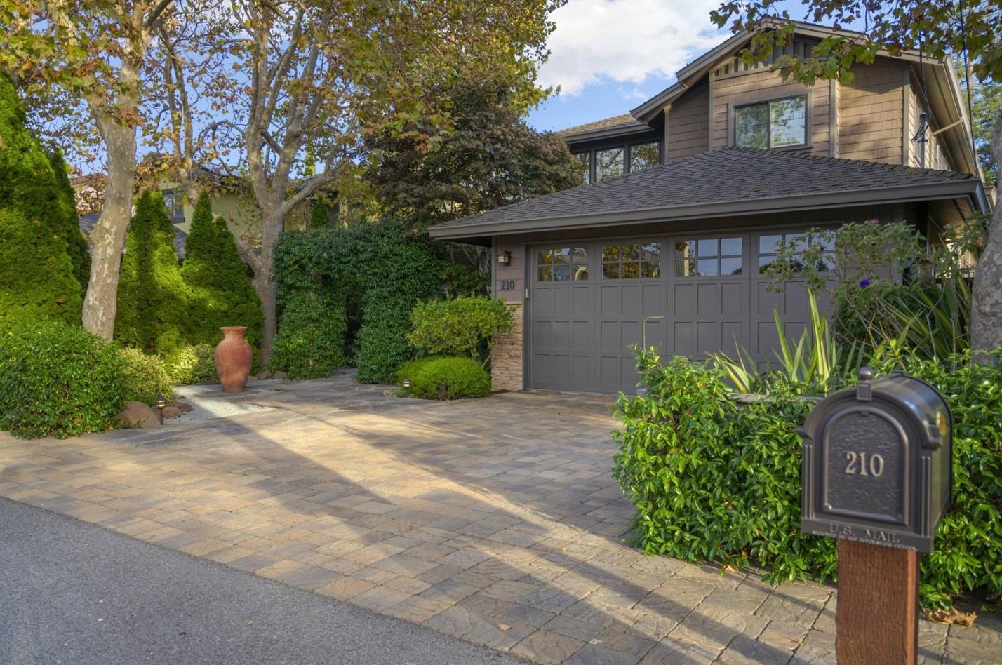 210 Monroe Dr, Mountain View, CA 94040