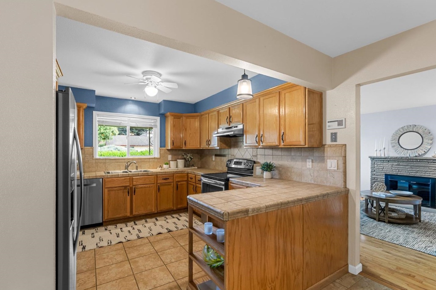 780 Bellarmine Dr, Salinas CA  93901-1109 exterior