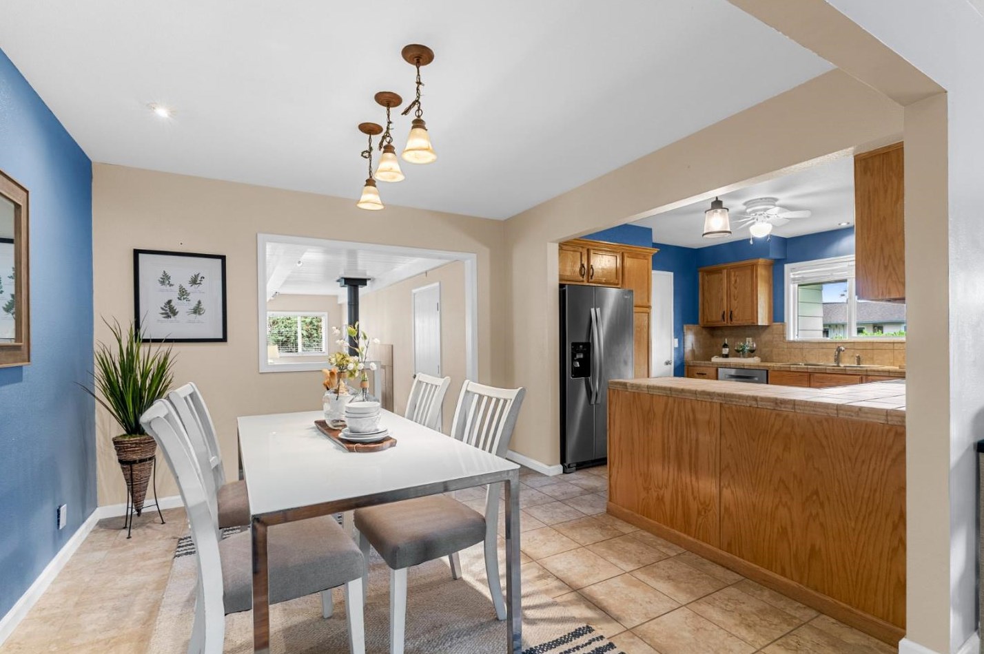 780 Bellarmine Dr, Salinas CA  93901-1109 exterior