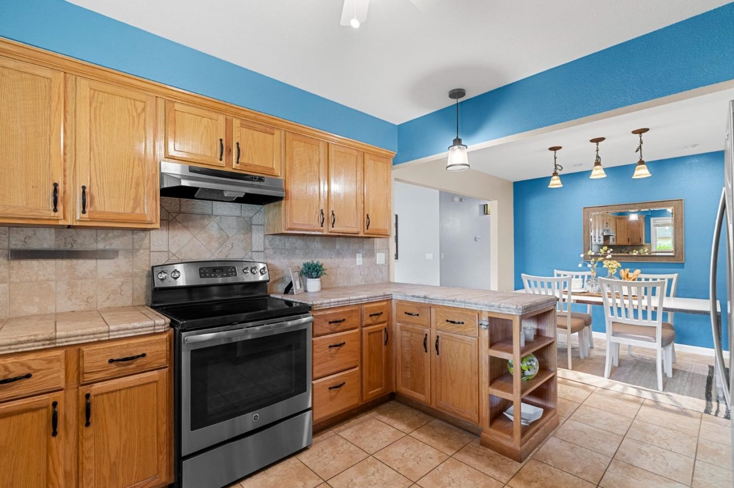 780 Bellarmine Dr, Salinas CA  93901-1109 exterior