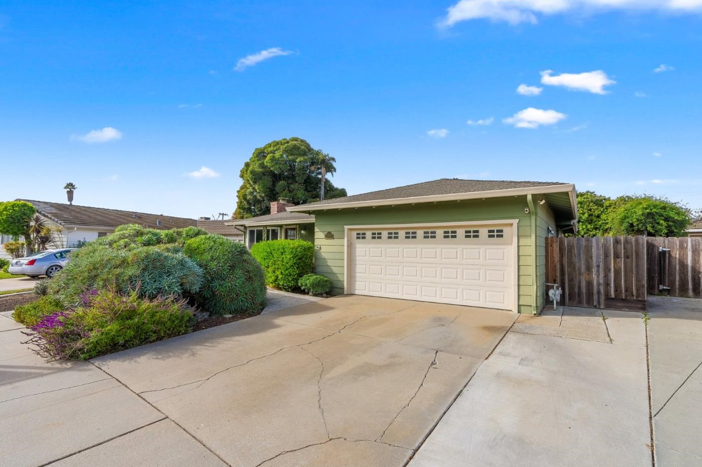 780 Bellarmine Dr, Salinas, CA 93901-1109