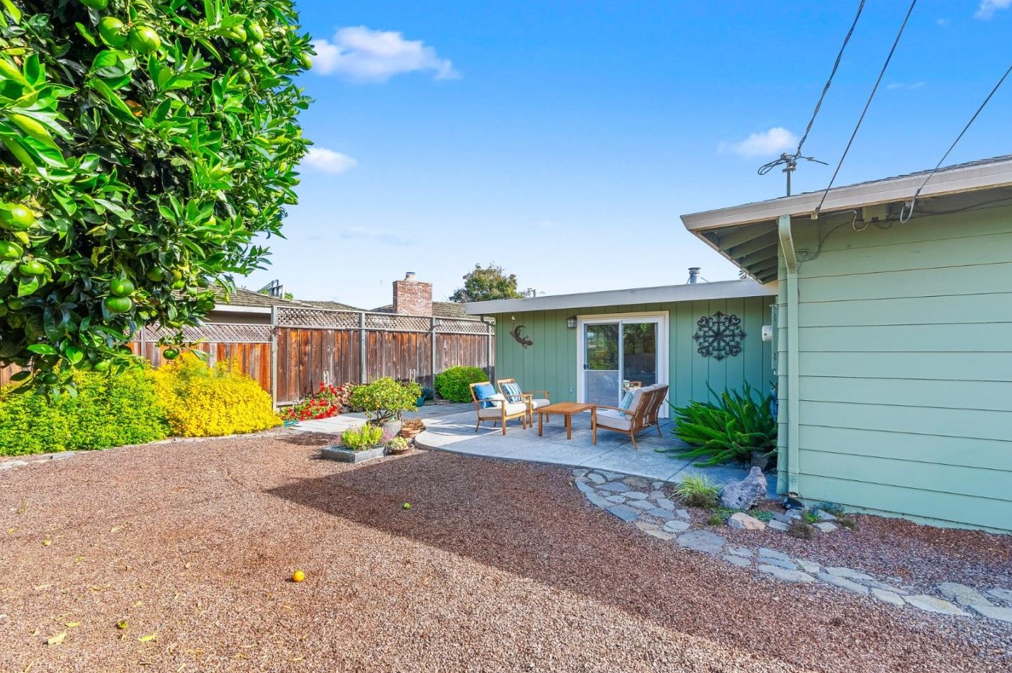 780 Bellarmine Dr, Salinas CA  93901-1109 exterior