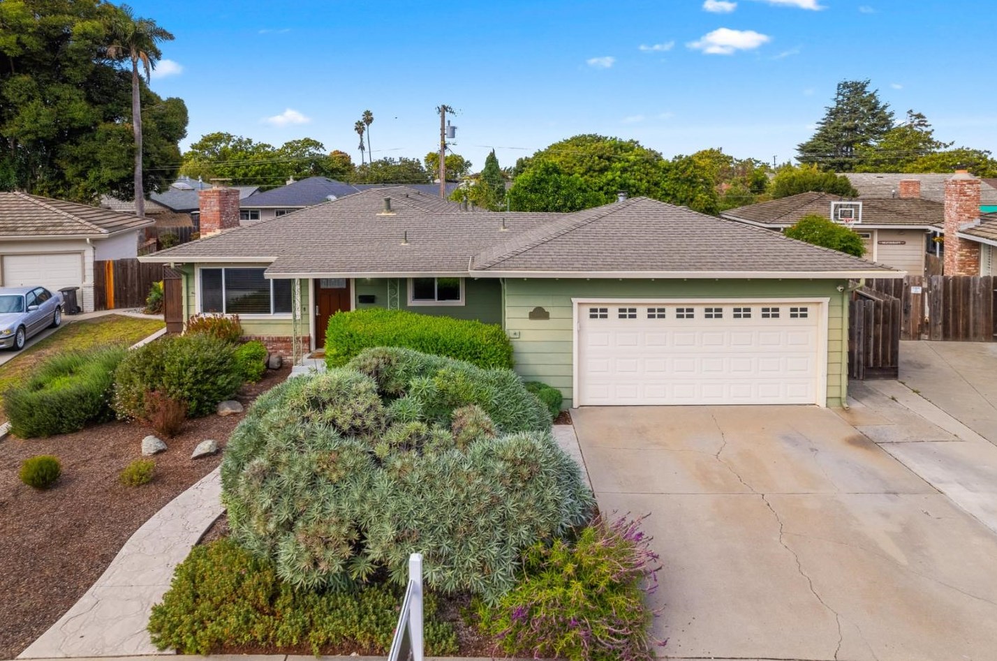 780 Bellarmine Dr, Salinas CA  93901-1109 exterior