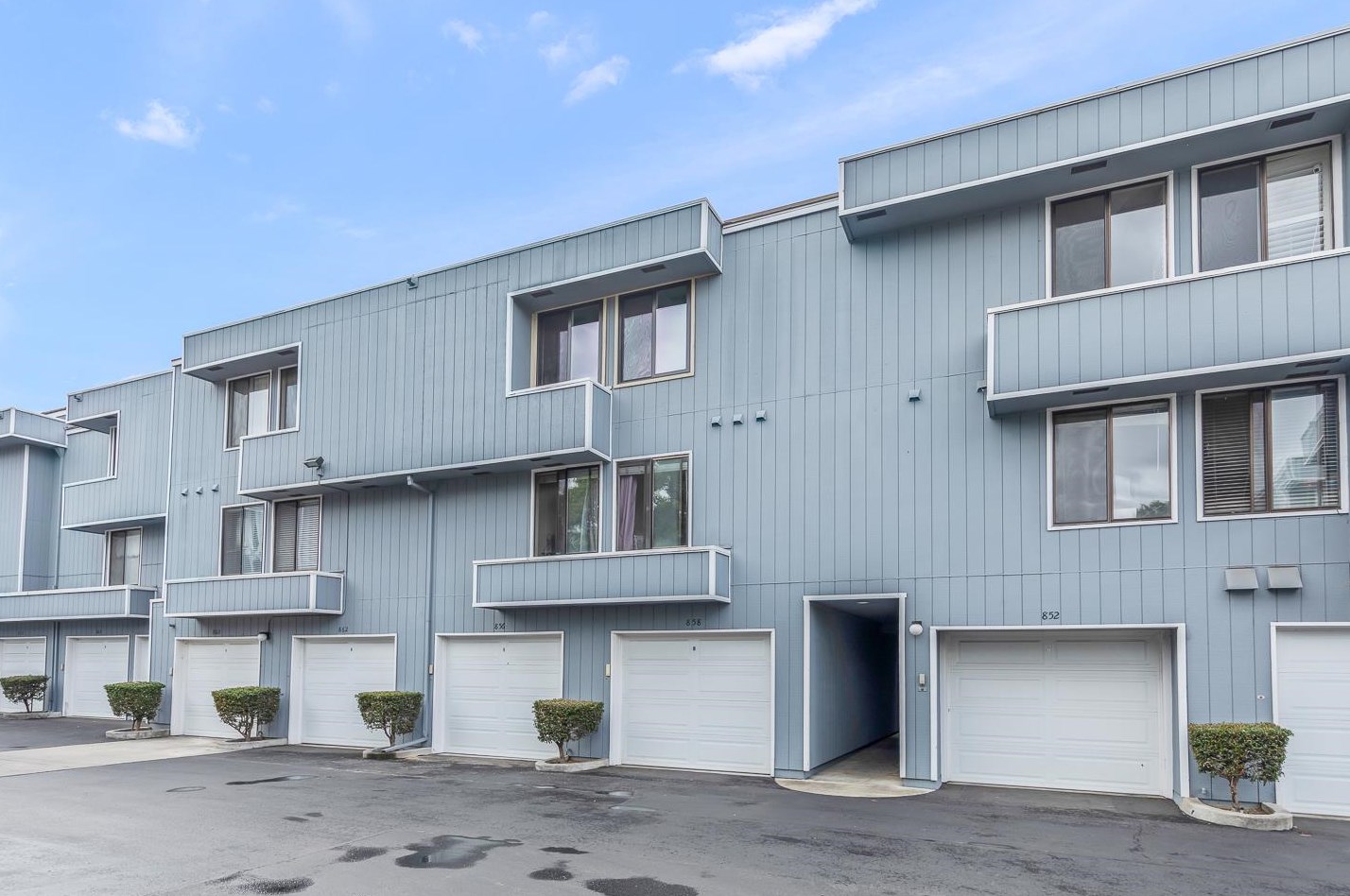 858 La Barbera Dr, San Jose CA  95126-3931 exterior