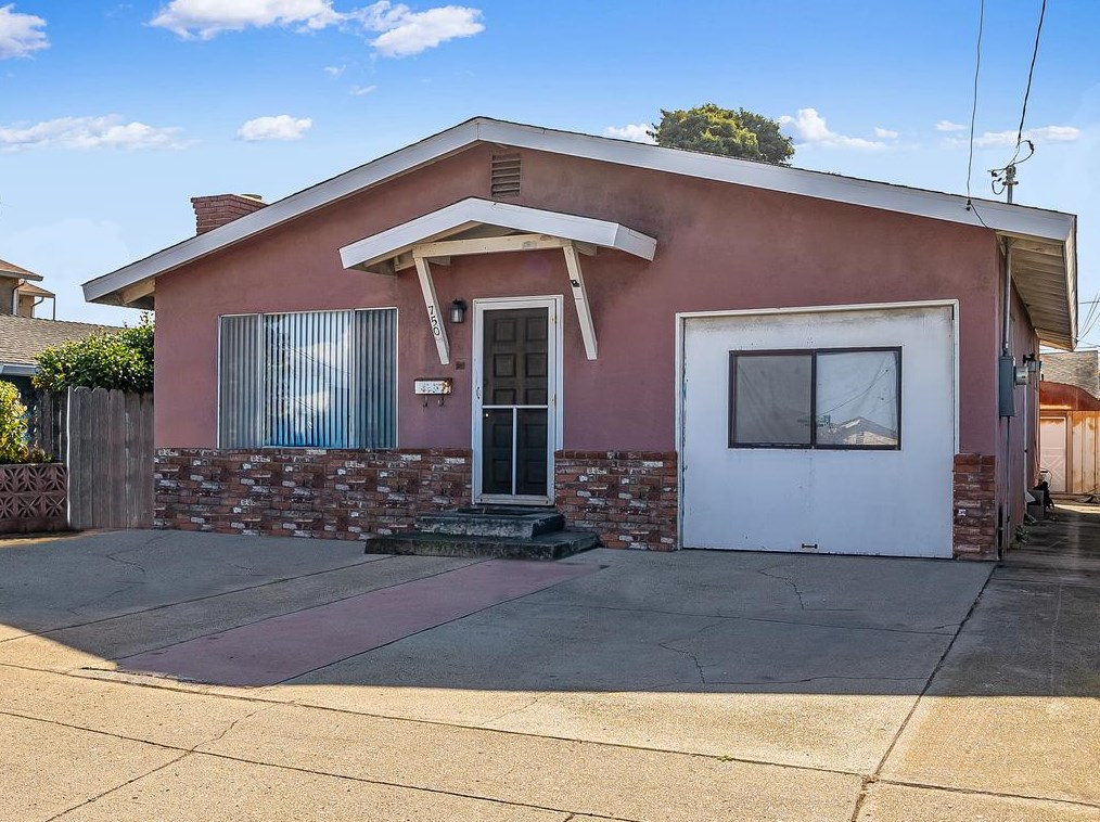 750 Amador Ave, Seaside, CA 93955