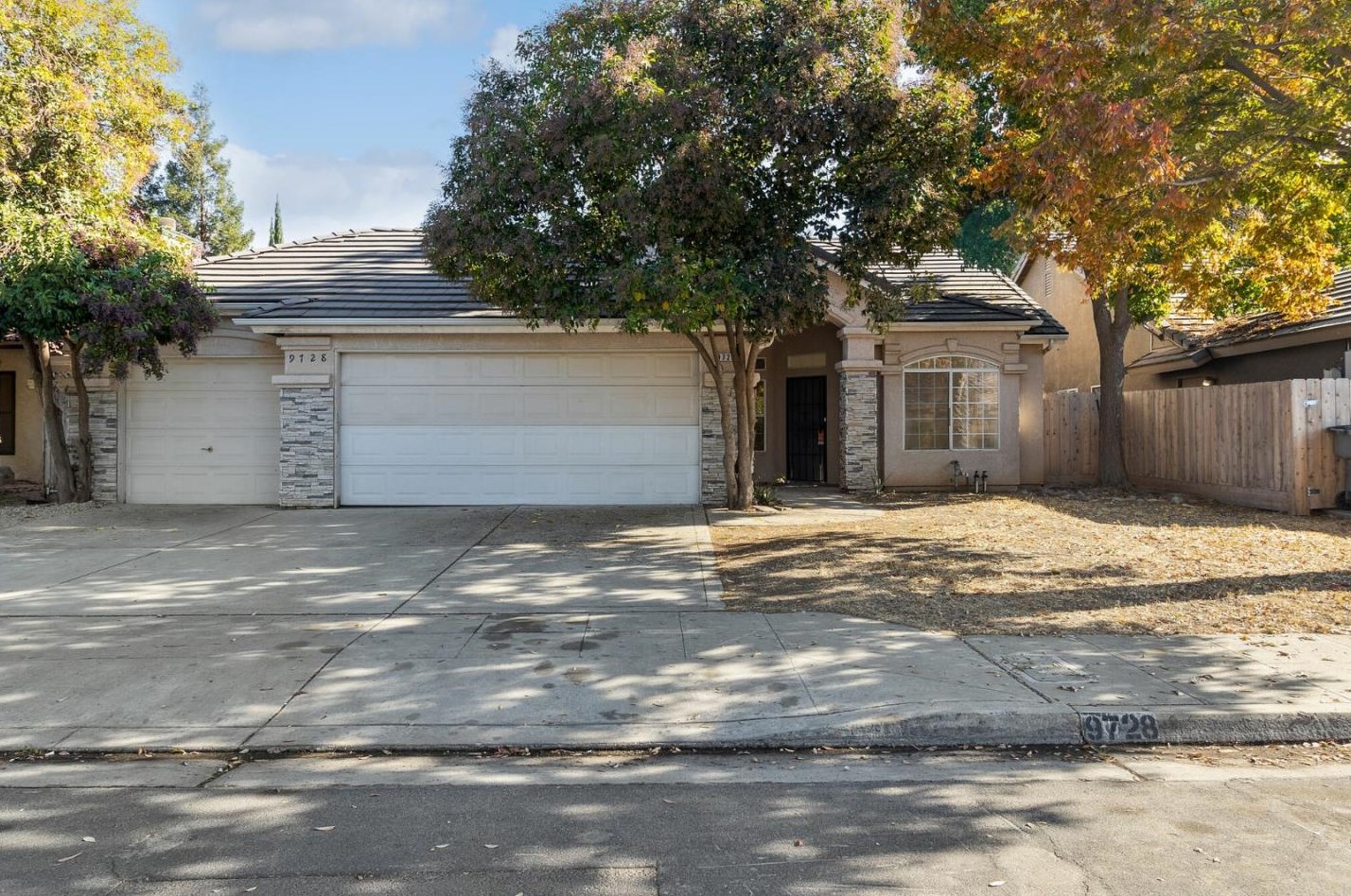 9728 N Whitney Ave, Fresno, CA 93720