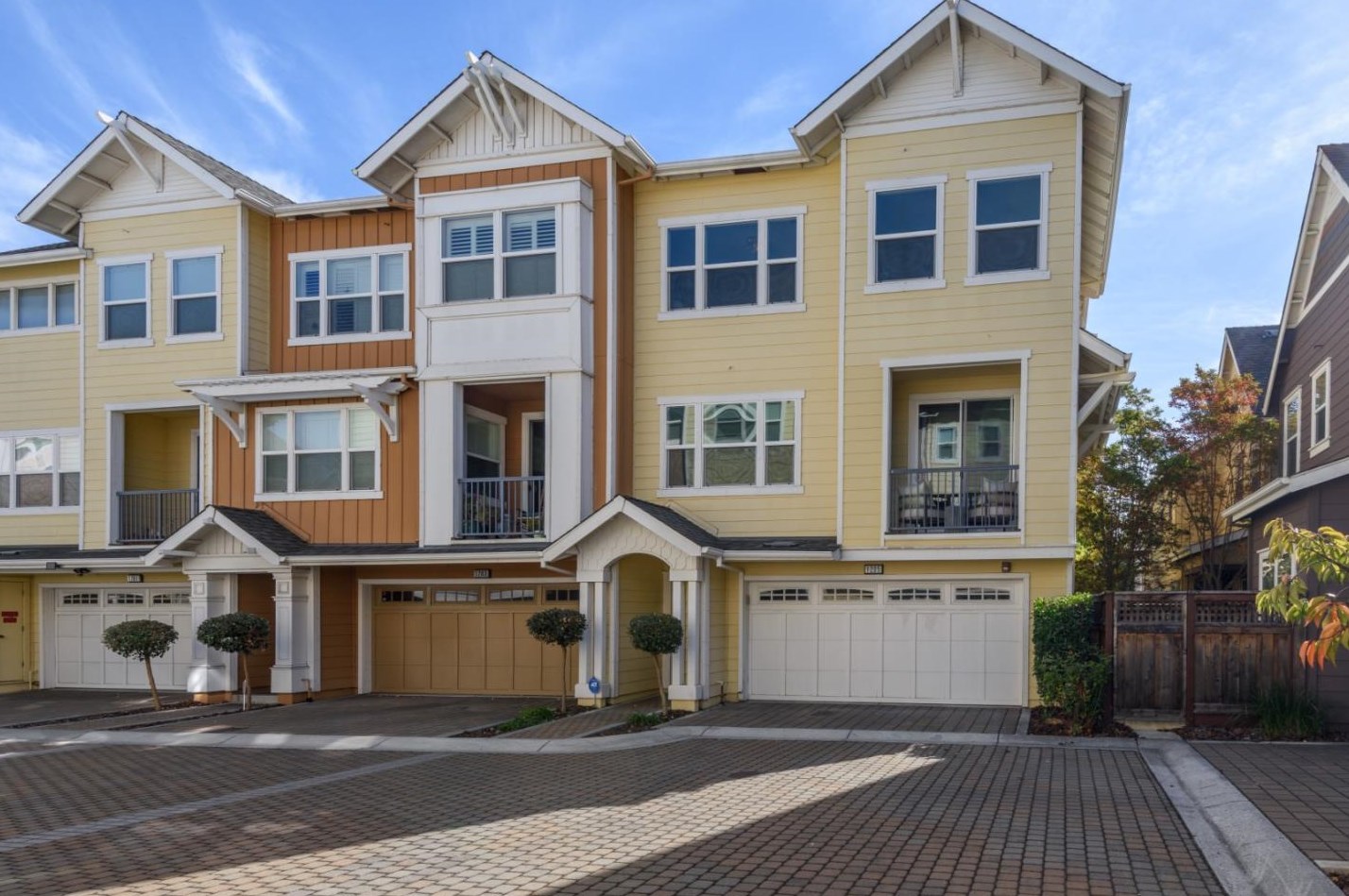 1205 S Hummingbird Ln, San Mateo, CA 94402
