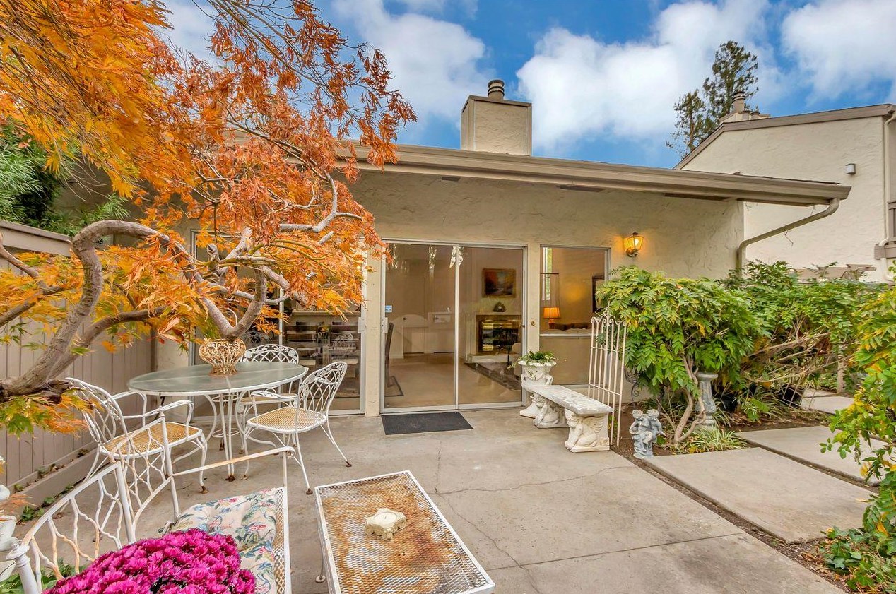 19401 Vineyard Ln, Saratoga, CA 95070