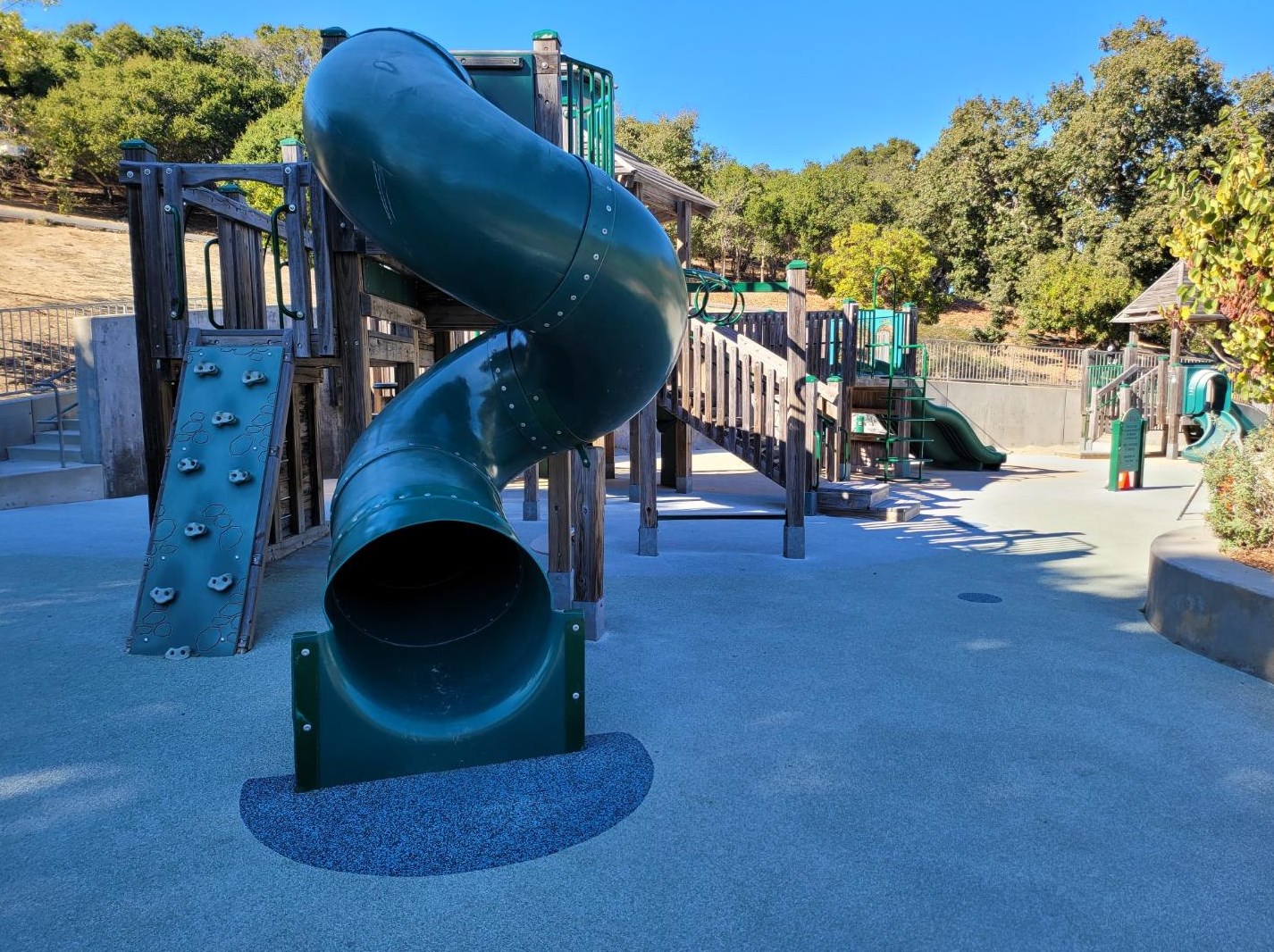 3470 Glendora Dr, San Mateo CA  94403-3942 exterior