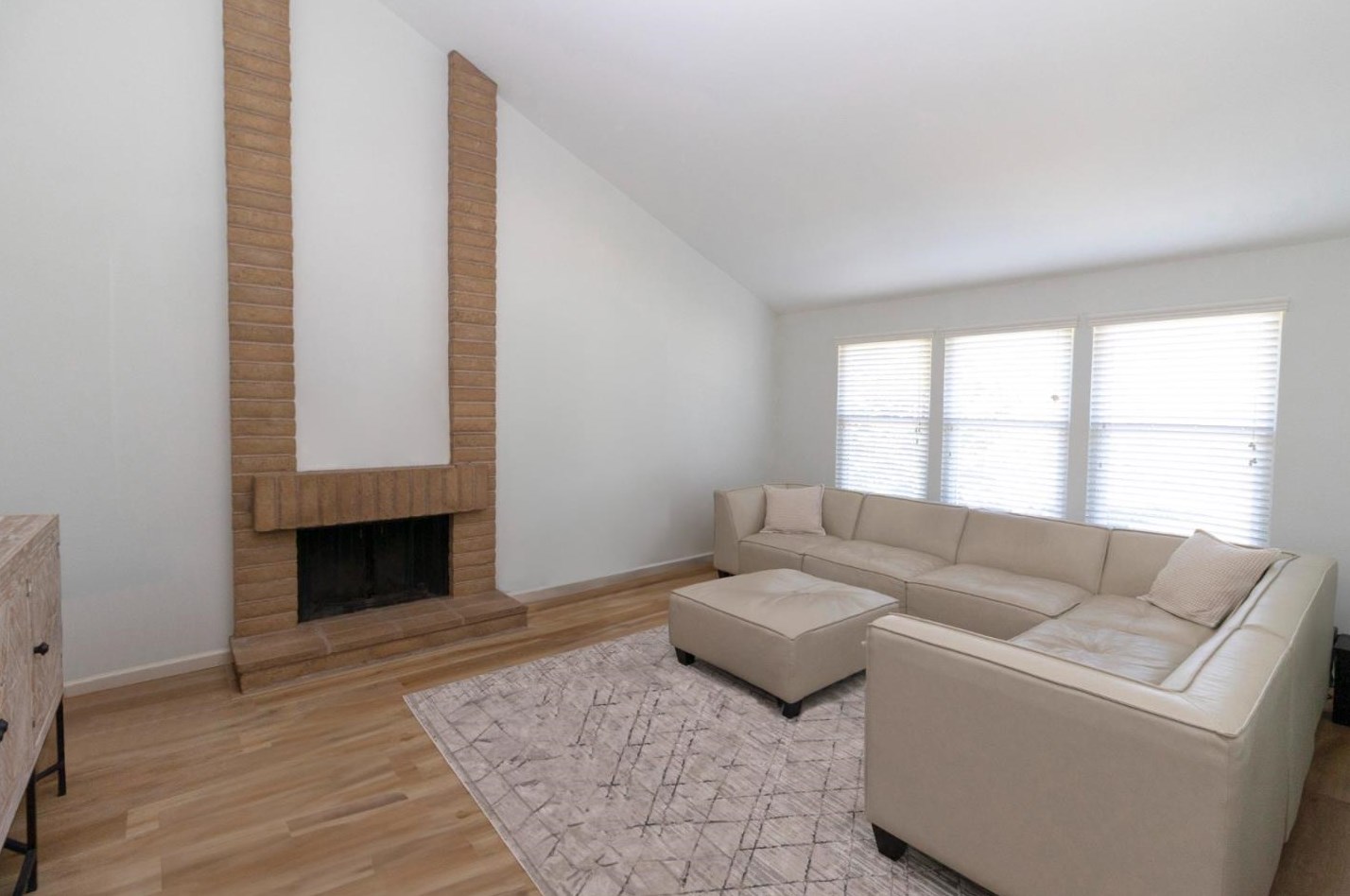 3470 Glendora Dr, San Mateo CA  94403-3942 exterior