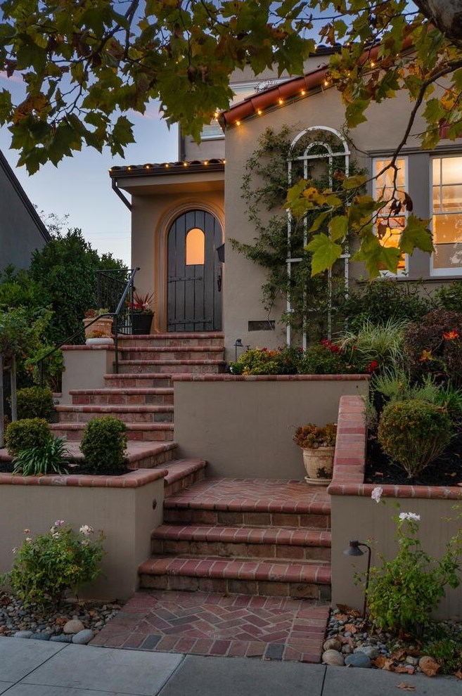 2112 Hillside Dr, Burlingame, CA 94010