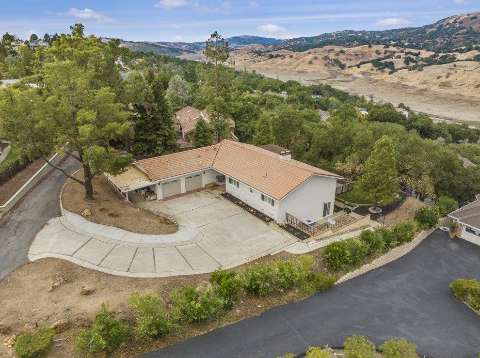 17171 Copper Hill Dr, Morgan Hill, CA 95037