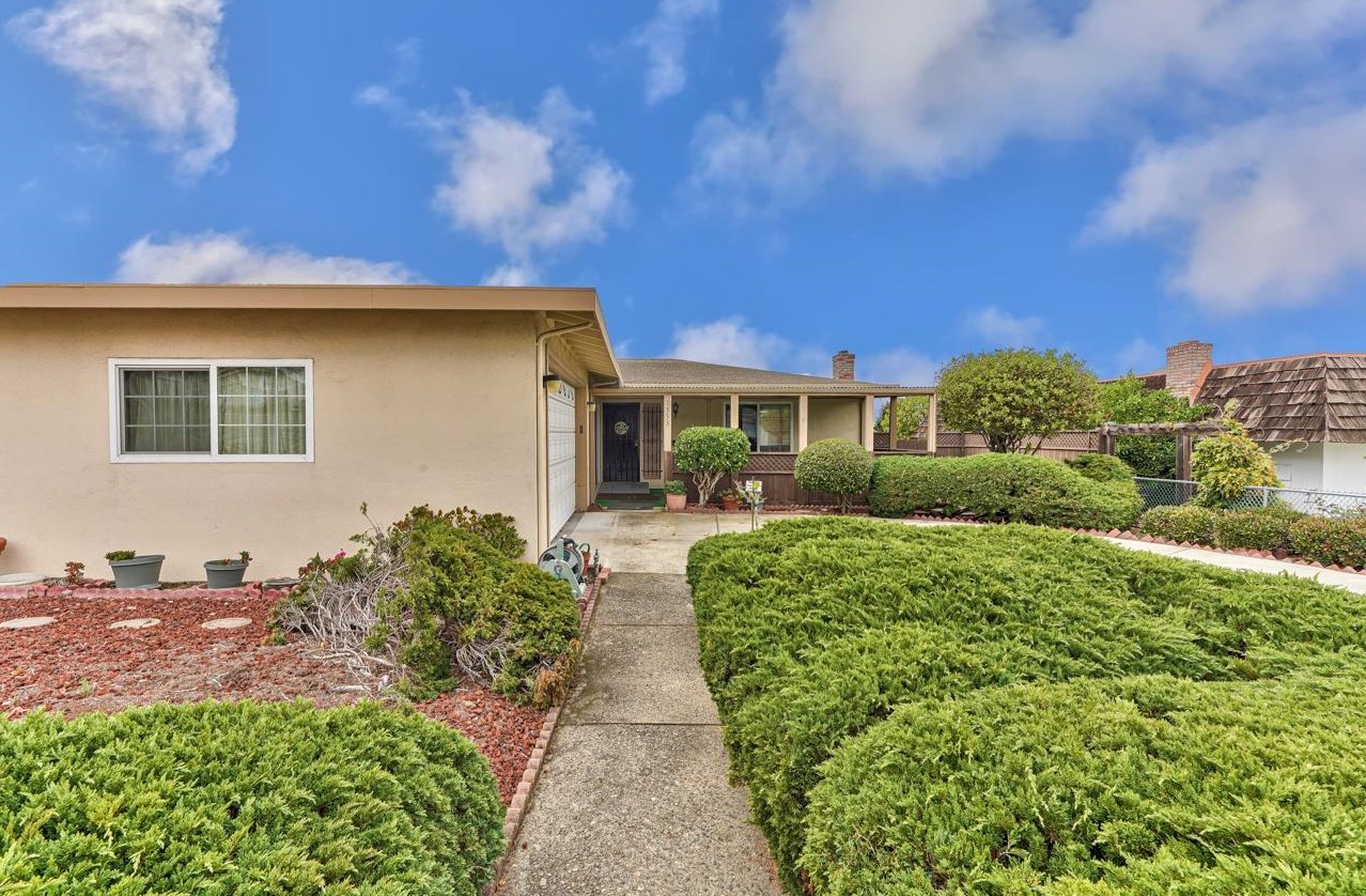 1555 Ancon St, Seaside, CA 93955-4604