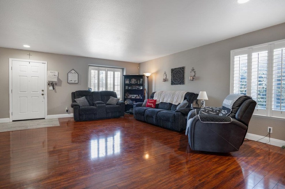 1754 Brentwood Ct, Hollister CA  95023-8110 exterior