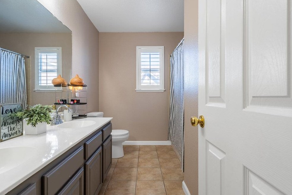 1754 Brentwood Ct, Hollister CA  95023-8110 exterior