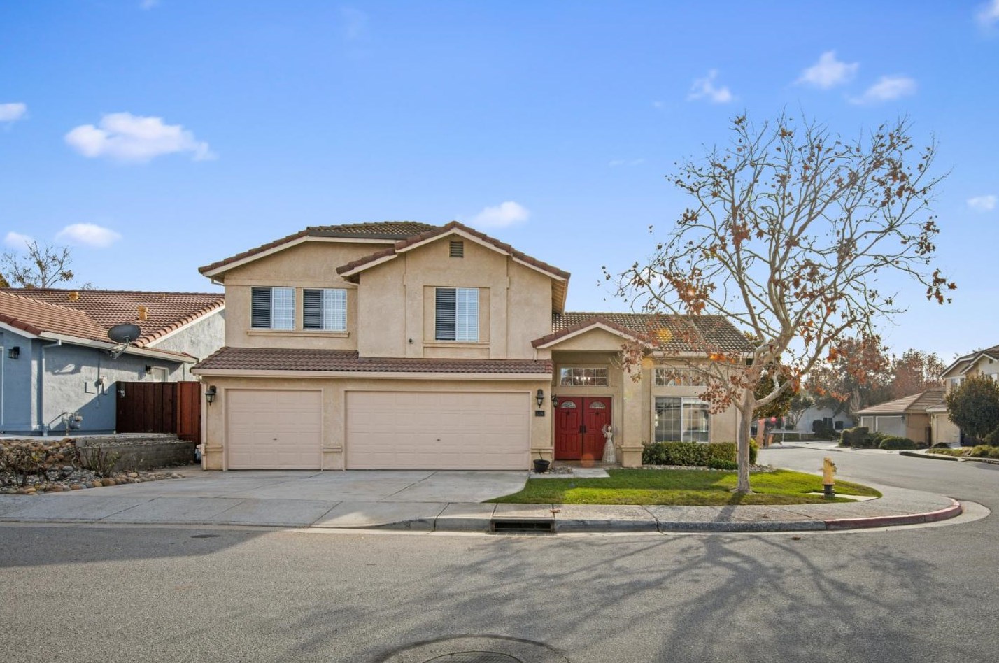1201 Hemlock Ct, Hollister, CA 95023