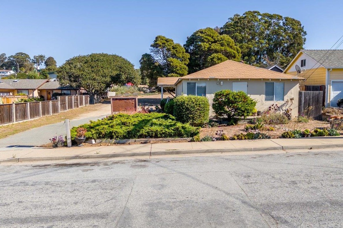1182 Waring St, Seaside, CA 93955