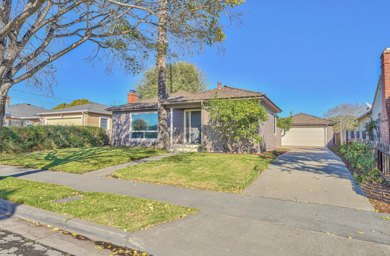 21 Nacional St, Salinas, CA 93901-1322