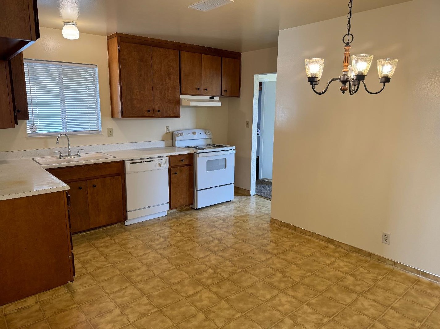 1535 Imperial Way, Salinas CA  93906-2516 exterior