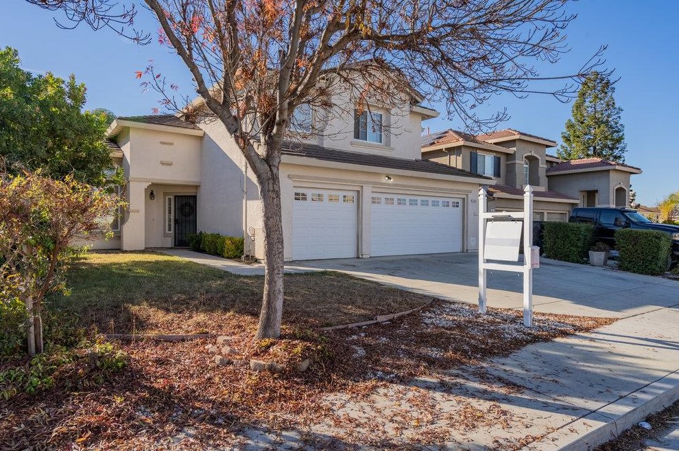 1830 Carousel Dr, Hollister, CA 95023