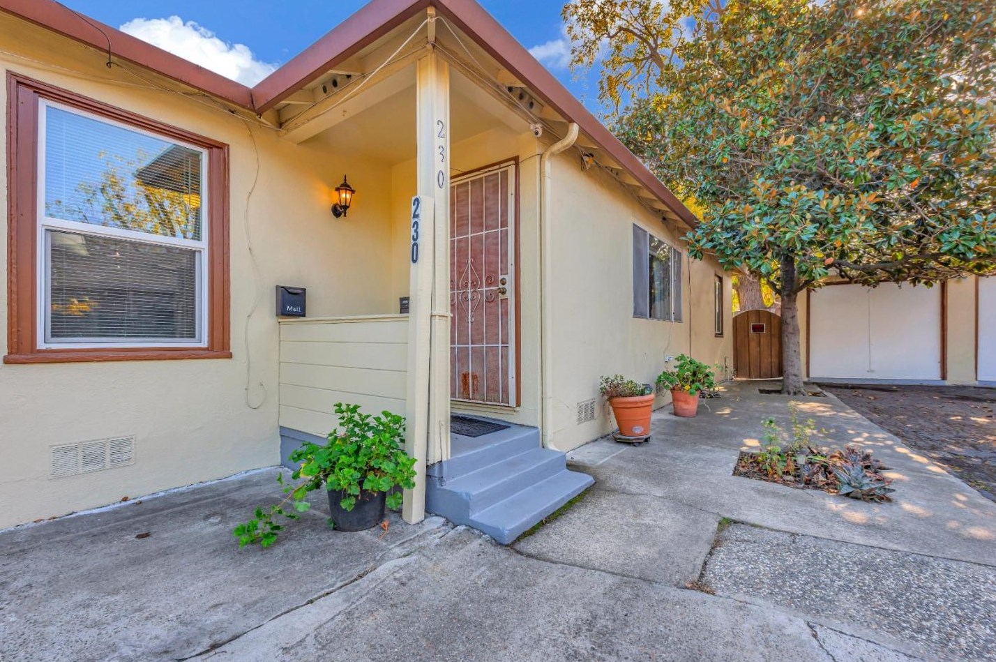 230 Semicircular Rd, Menlo Park, CA 94025-1836