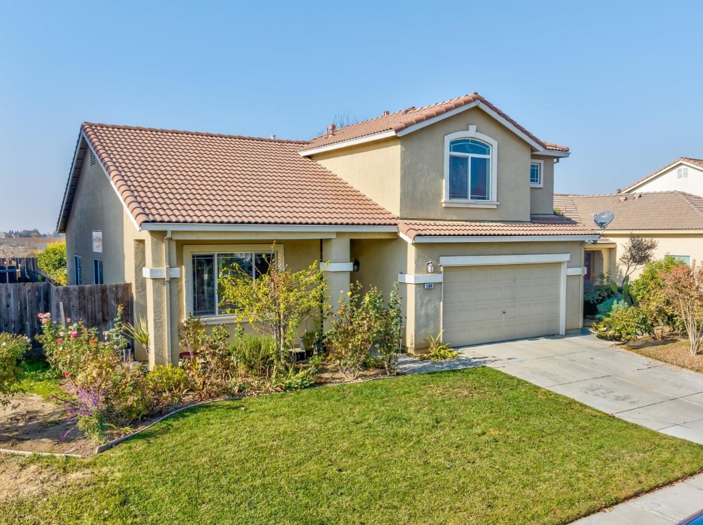 1184 Hazelnut Ln, Madera, CA 93637-4879