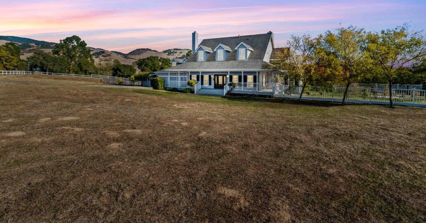 2412 Heritage Manor Dr, Gilroy, CA 95020