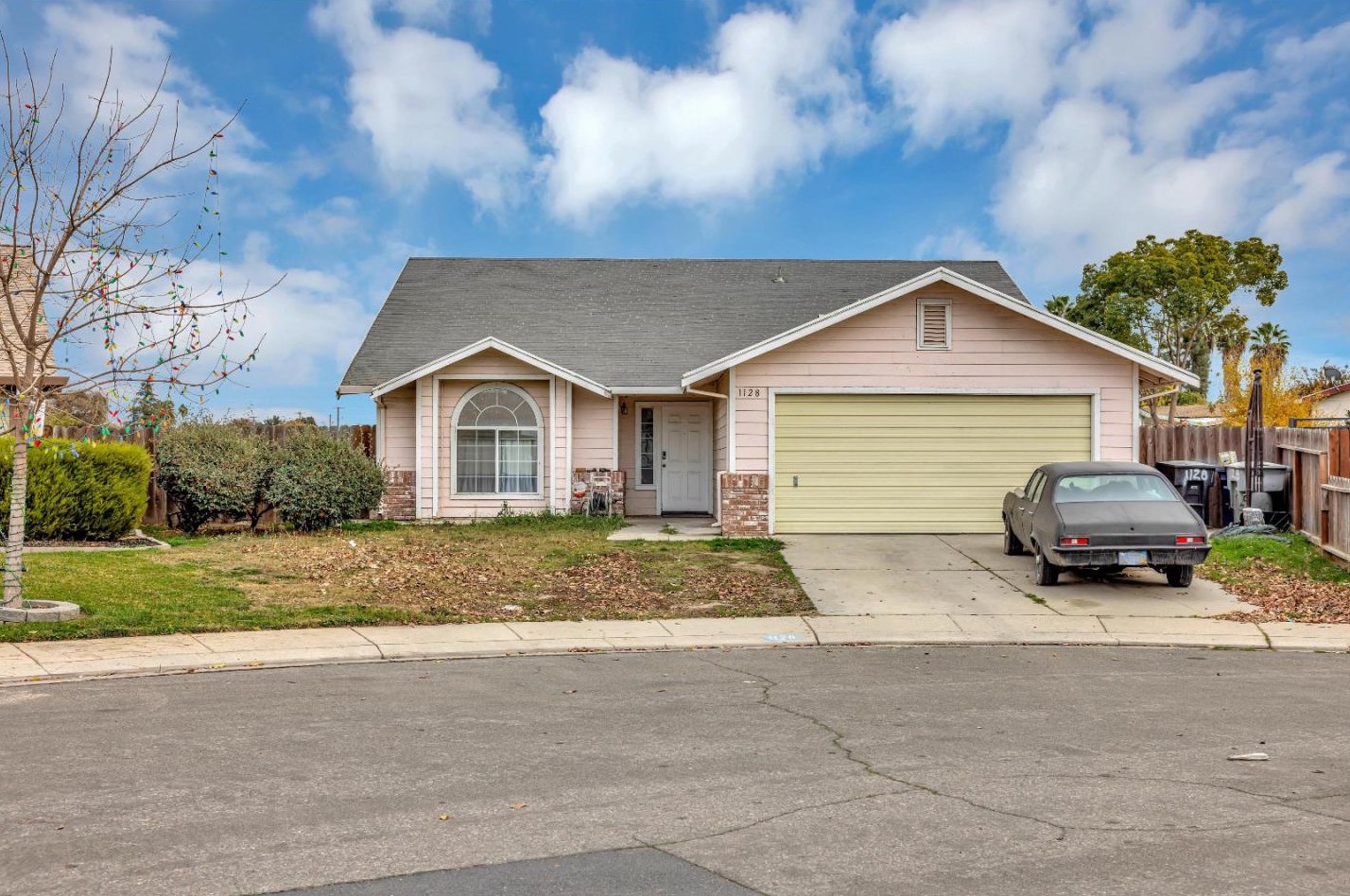 1128 Raymond Dr, Modesto, CA 95351