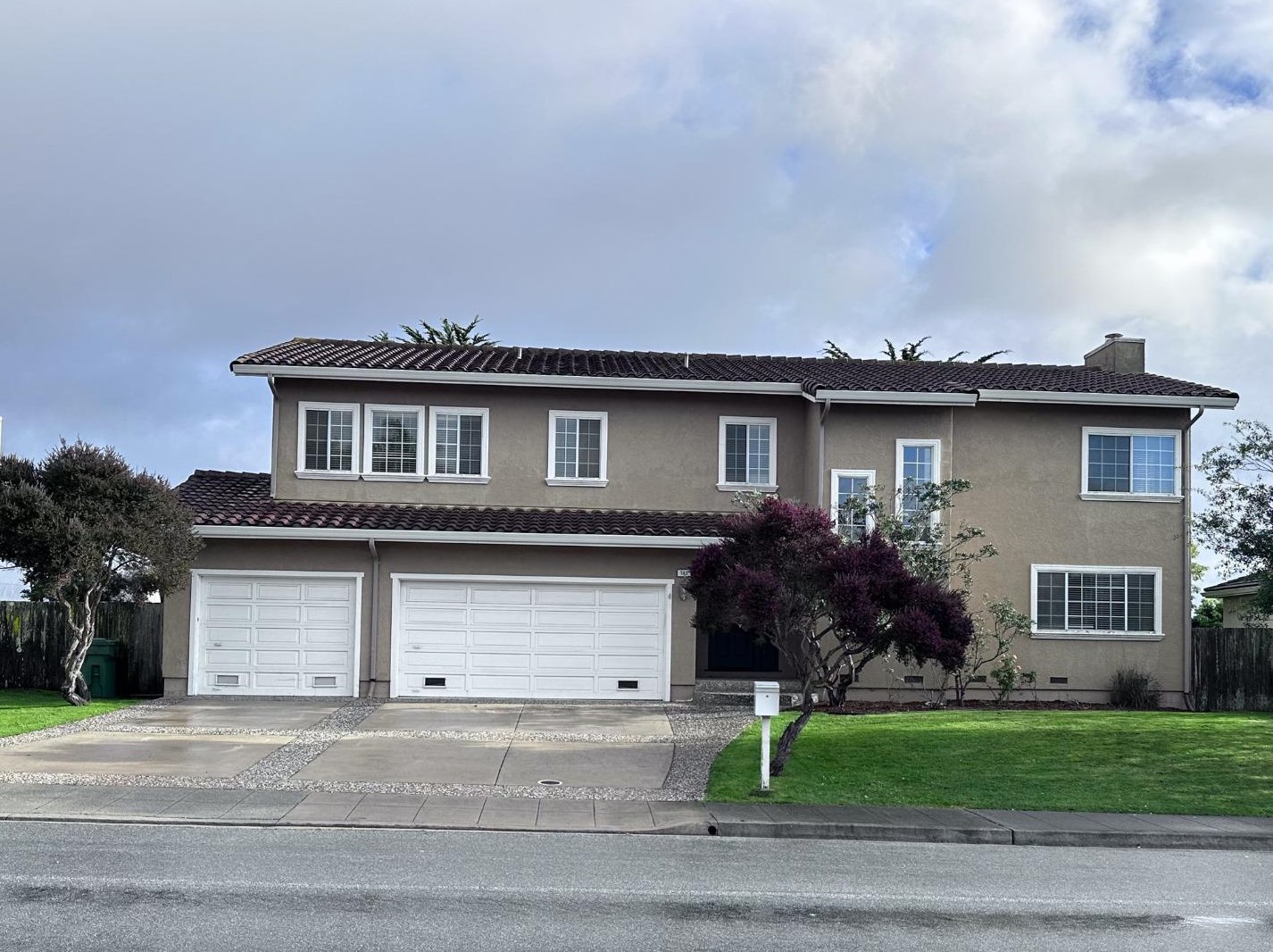 563 Highland Ave, Princeton by the Sea, CA 94019