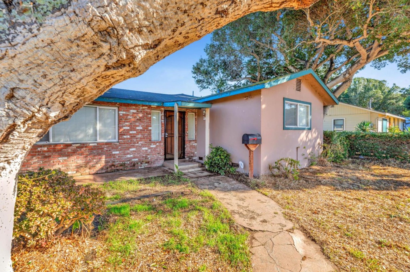 311 Del Robles Ave, Monterey, CA 93940