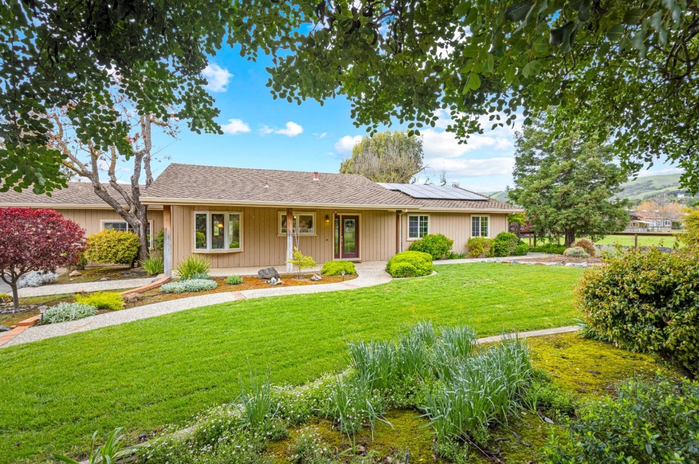 1755 Horseshoe Ct, San Martin, CA 95046-9745